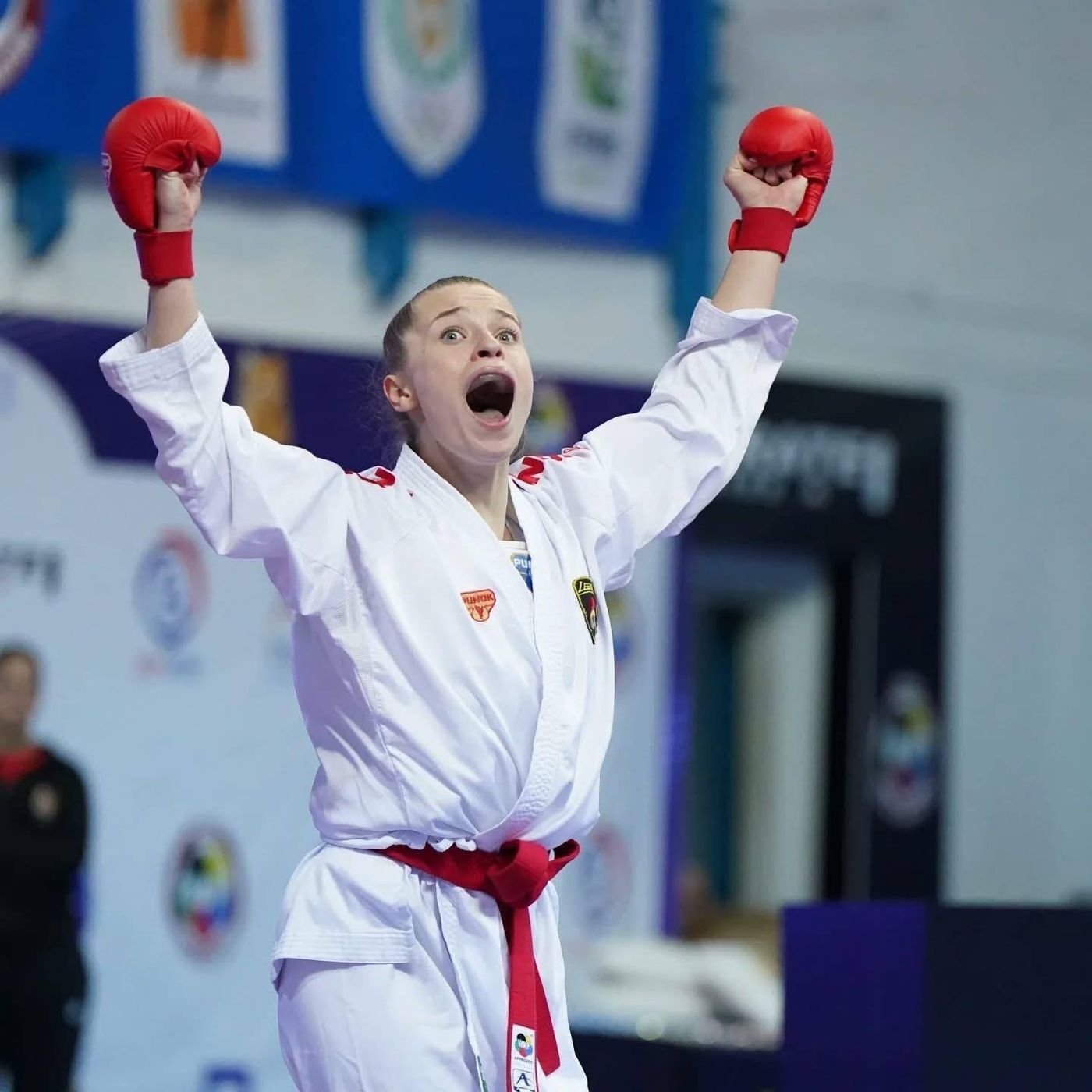 Дарія Єрвачова святкує перемогу на міжнародному турнірі WKF